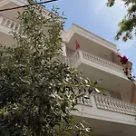 & Ardian-mandi Sarande-albania Sarandë