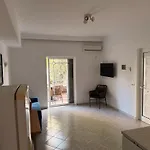 & Ardian-mandi Sarande-albania