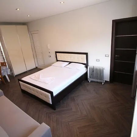 & Ardian-mandi Sarande-albania