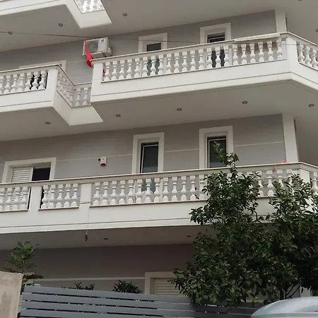 & Ardian-mandi Sarande-albania