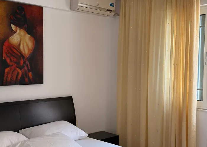 & Ardian-mandi Sarande-albania * Sarandë