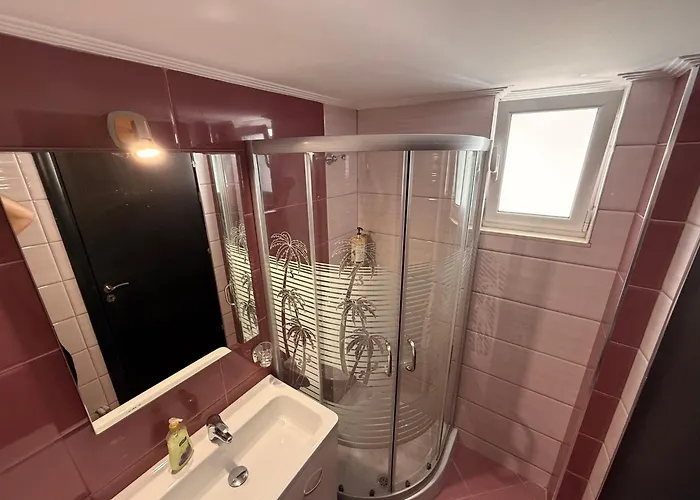 & Ardian-mandi Sarande-albania