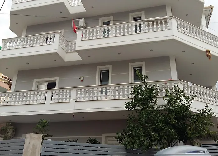 & Ardian-mandi Sarande-albania