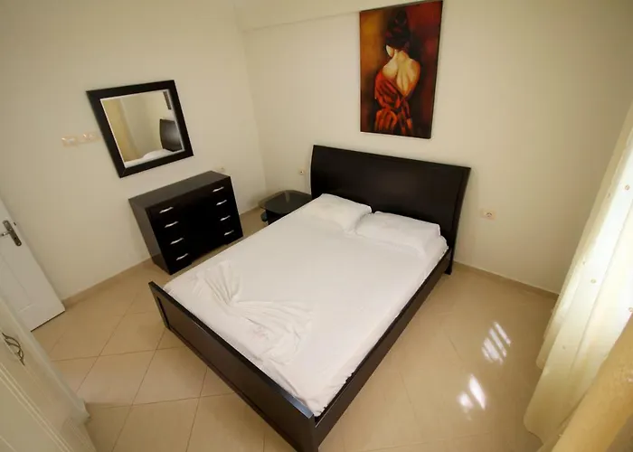 & Ardian-mandi Sarande-albania * Sarandë